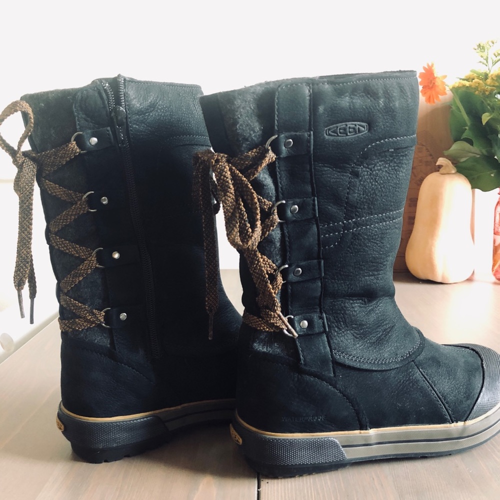 KEEN snowday boots